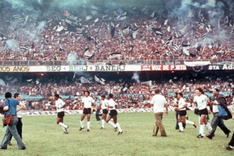 23 anos sem títulos, 23 anos de apoio incondicional. A história do Jejum do Corinthians
