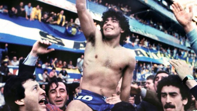 Um Deus entre os mortais (A História de Maradona)