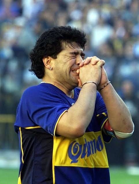 Um Deus entre os mortais (A História de Maradona)