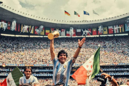 Um Deus entre os mortais (A História de Maradona)