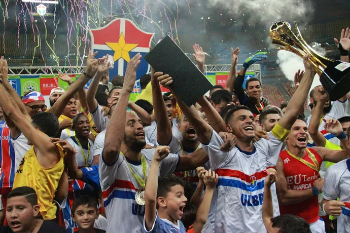 A História do Nacional Fast Clube: Glórias, Declínio e Renascimento no Futebol Amazonense A História do Nacional Fast Clube: Glórias, Declínio e Renascimento no Futebol Amazonense