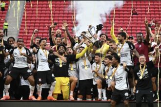 TÍTULOS RECENTES DÃO FÔLEGO AO CORINTHIANS APÓS ANO DE CRISE POLÍTICA