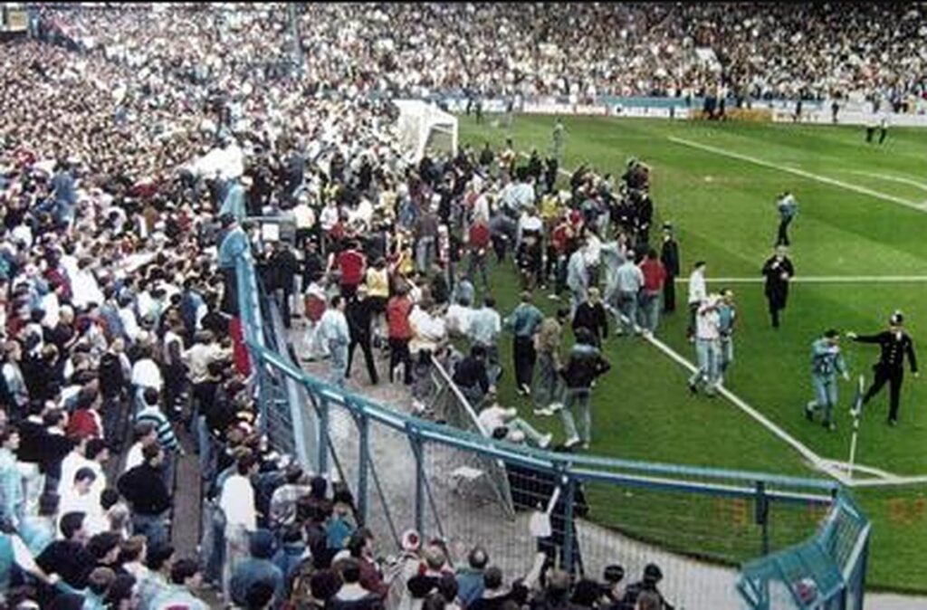 Hillsborough: A Tragédia que Mudou o Futebol Inglês para Sempre Hillsborough: A Tragédia que Mudou o Futebol Inglês para Sempre
