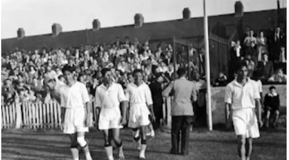 A SELEÇÃO QUE JOGAVA SEM CHUTEIRAS.