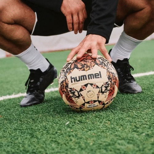 A HUMMEL QUER RENASCER O FUTEBOL ORIGINAL!