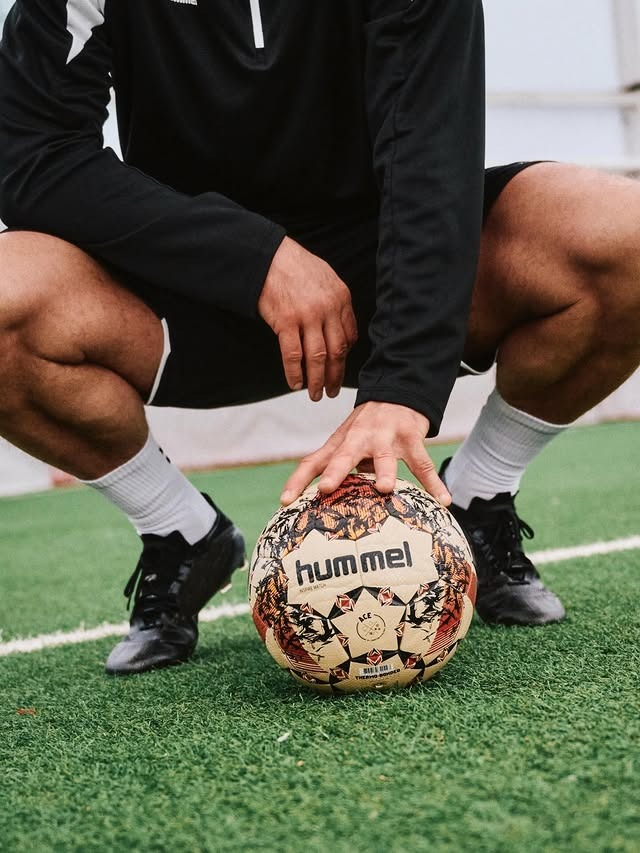 A HUMMEL QUER RENASCER O FUTEBOL ORIGINAL!