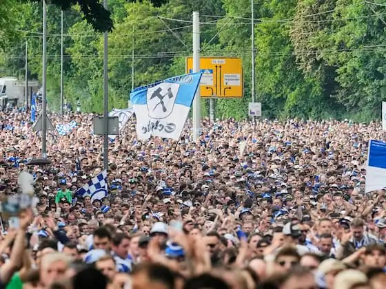 O SCHALKE 04 ESTÁ DE VOLTA O SCHALKE 04 ESTÁ DE VOLTA