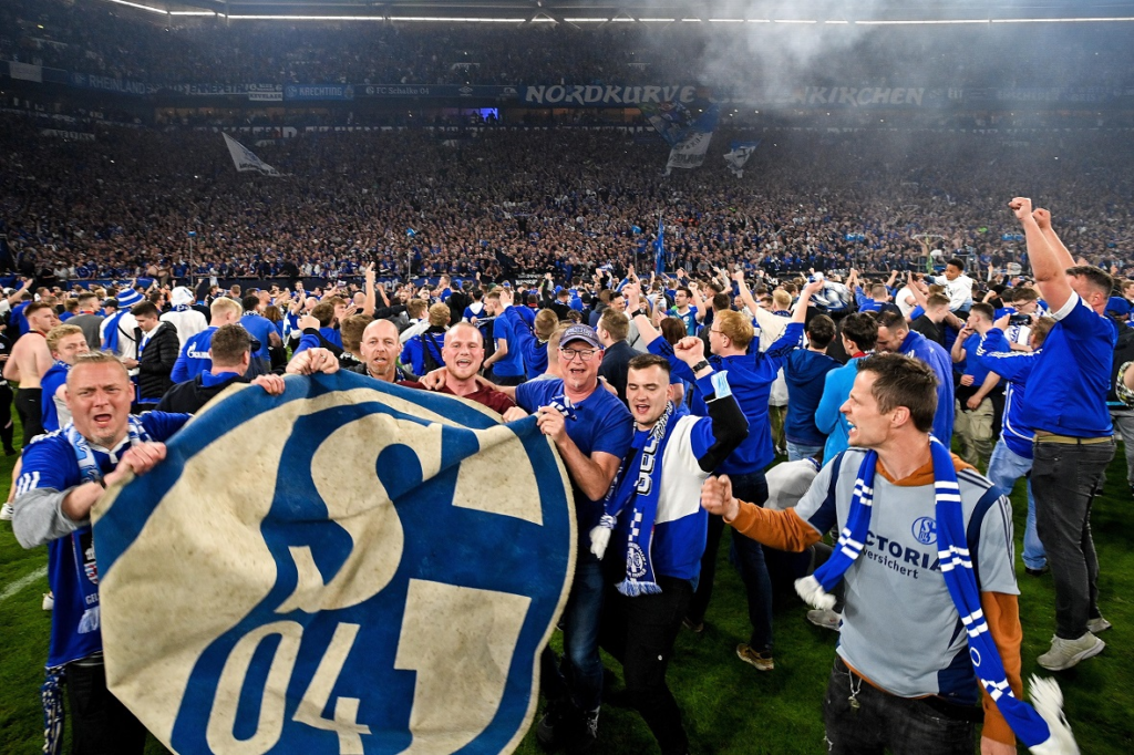 O SCHALKE 04 ESTÁ DE VOLTA O SCHALKE 04 ESTÁ DE VOLTA