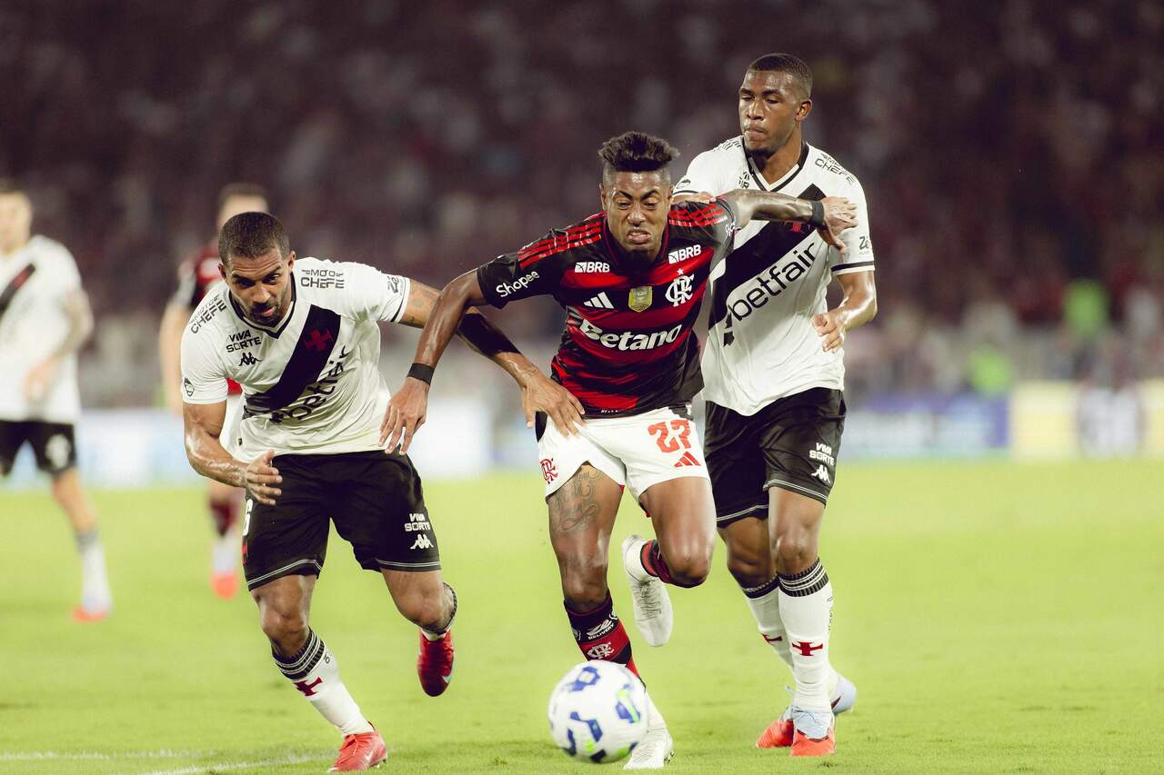 Flamengo cede o empate no último lance do jogo.