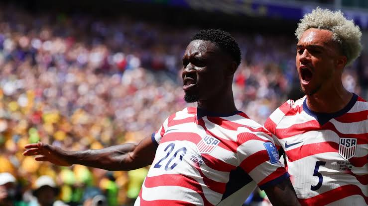 ESTADOS UNIDOS VENCEM O SEGUNDO JOGO NA COPA DO MUNDO E SE CLASSIFICAM