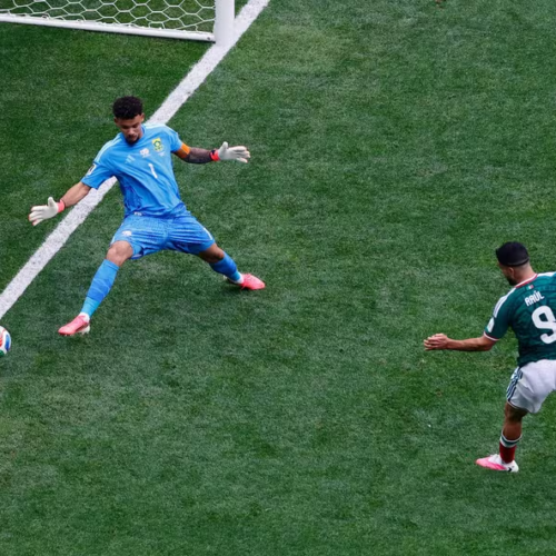 México vence a África do Sul por 2 a 0 e confirma favoritismo