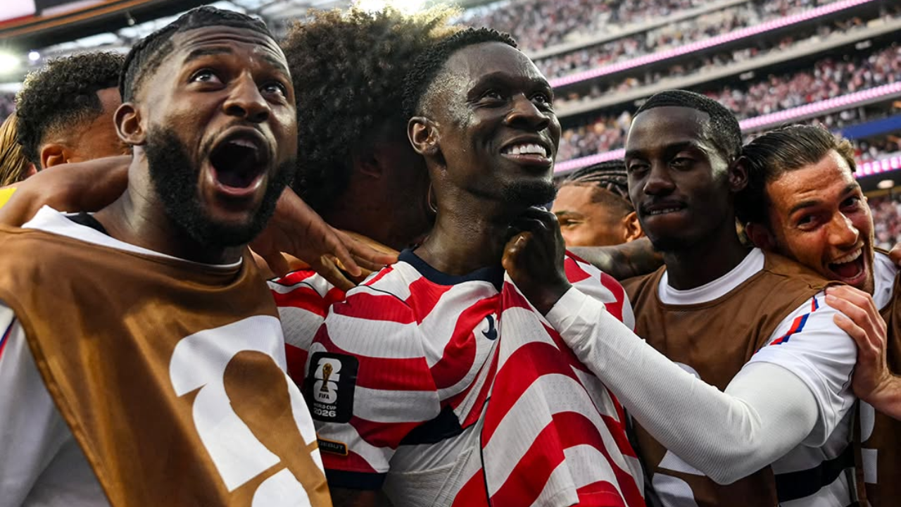 EUA goleiam o Paraguai por 4 a 1 e estreiam com autoridade na Copa do Mundo EUA goleiam o Paraguai por 4 a 1 e estreiam com autoridade na Copa do Mundo
