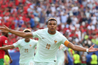 FRANÇA DOMINA A PARTIDA, VENCE A SENSAÇÃO MARROCOS E ESTÁ NAS SEMIFINAIS.