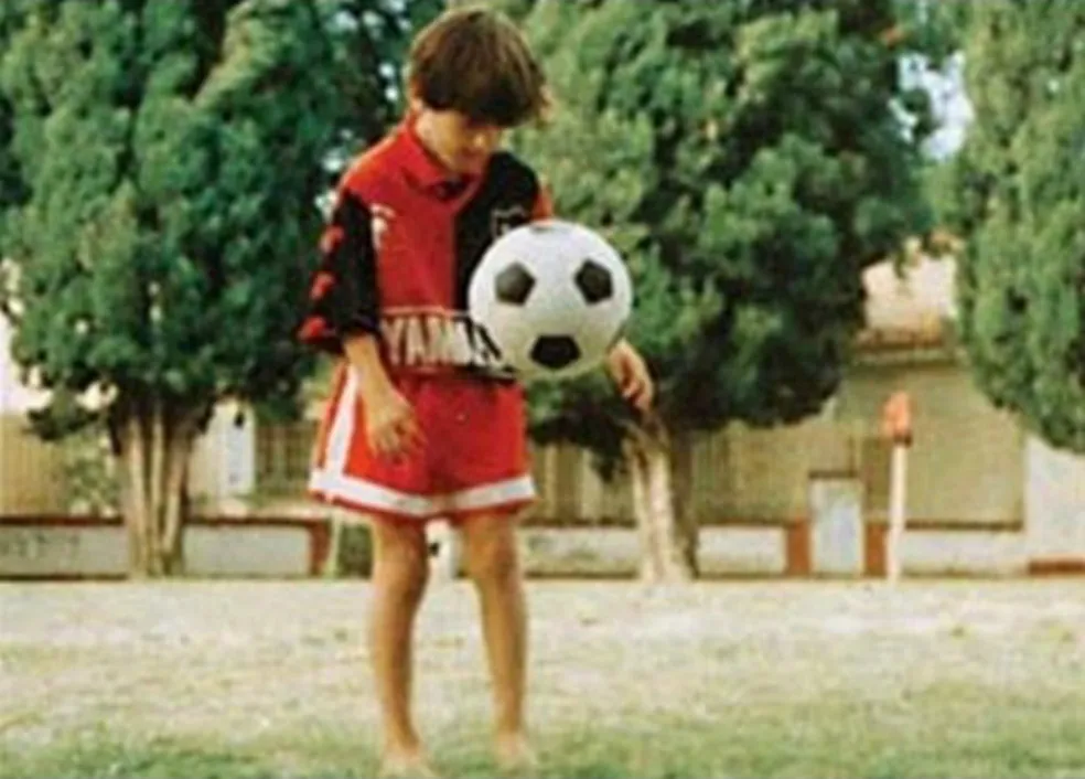 MESSI É ARGENTINO OU ESPANHOL? MESSI É ARGENTINO OU ESPANHOL?