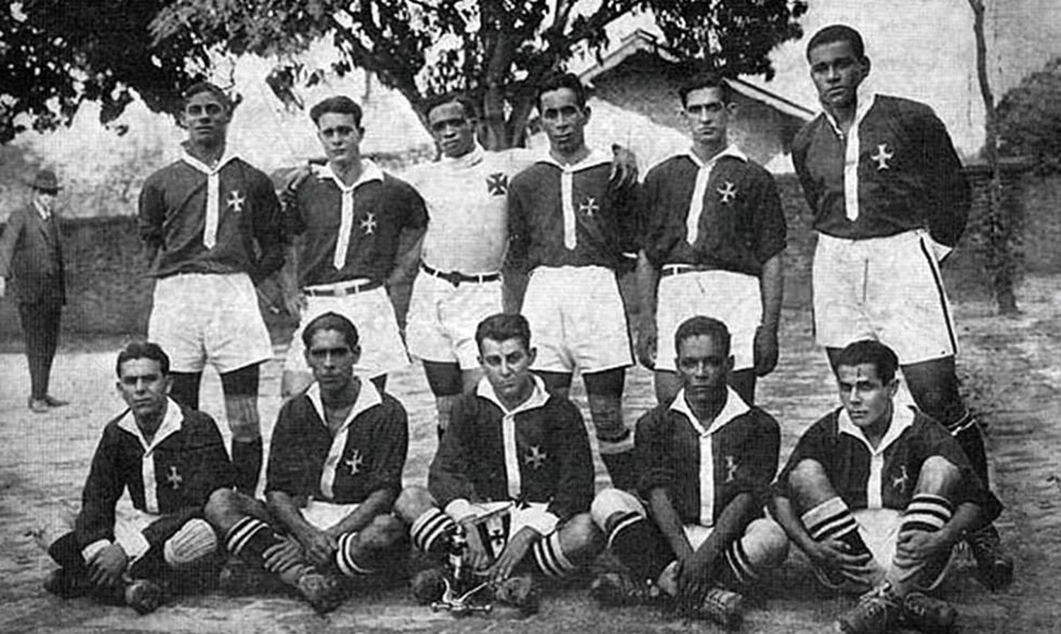 A HISTÓRIA REVELADA — O DOCUMENTÁRIO DOS CAMISAS NEGRAS
