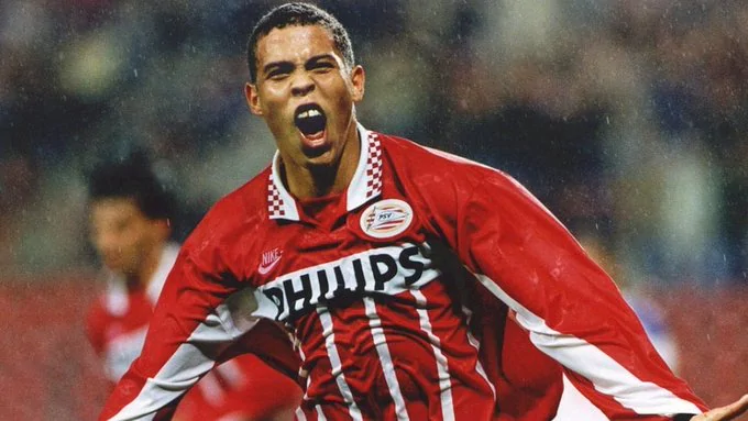 Ronaldo Fenômeno, um dos MAIORES jogadores da HISTÓRIA do FUTEBOL Ronaldo Fenômeno, um dos MAIORES jogadores da HISTÓRIA do FUTEBOL