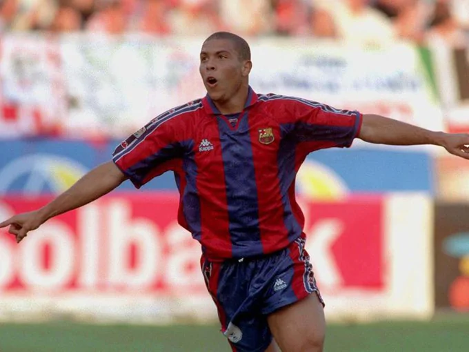 Ronaldo Fenômeno, um dos MAIORES jogadores da HISTÓRIA do FUTEBOL Ronaldo Fenômeno, um dos MAIORES jogadores da HISTÓRIA do FUTEBOL