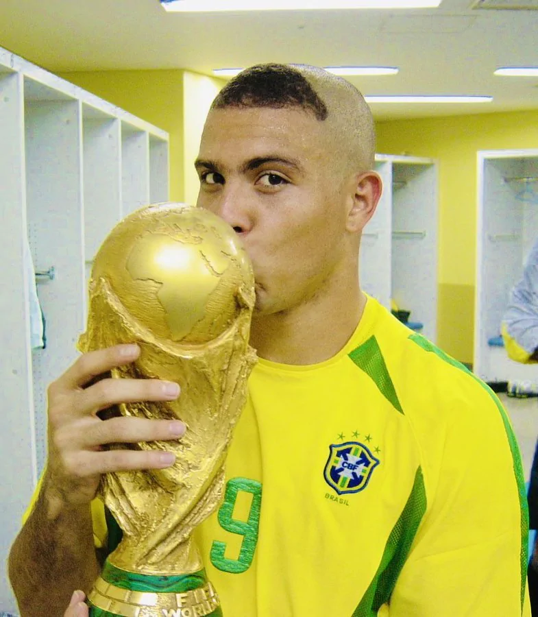 Ronaldo Fenômeno, um dos MAIORES jogadores da HISTÓRIA do FUTEBOL Ronaldo Fenômeno, um dos MAIORES jogadores da HISTÓRIA do FUTEBOL