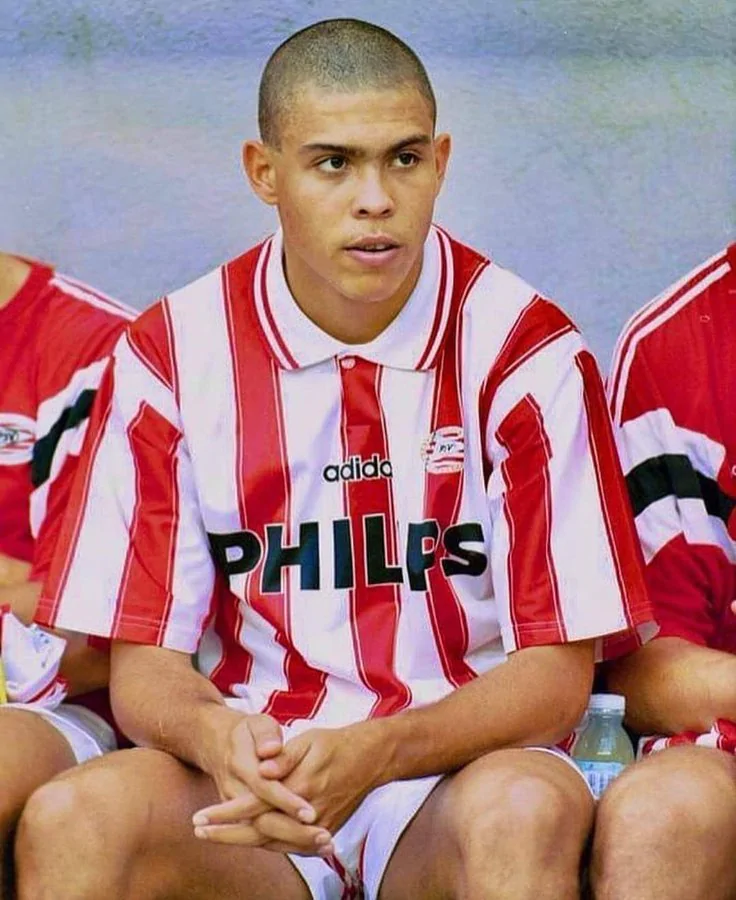 Ronaldo Fenômeno, um dos MAIORES jogadores da HISTÓRIA do FUTEBOL Ronaldo Fenômeno, um dos MAIORES jogadores da HISTÓRIA do FUTEBOL