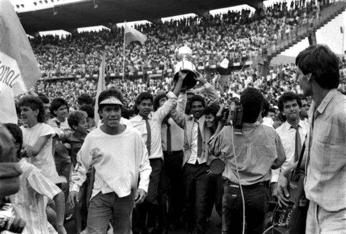Pablo Escobar e seu narcotráfico no futebol colombiano Pablo Escobar e seu narcotráfico no futebol colombiano