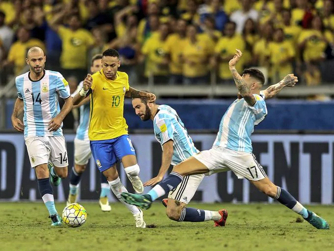 A dificuldade da camisa 10 no Brasil