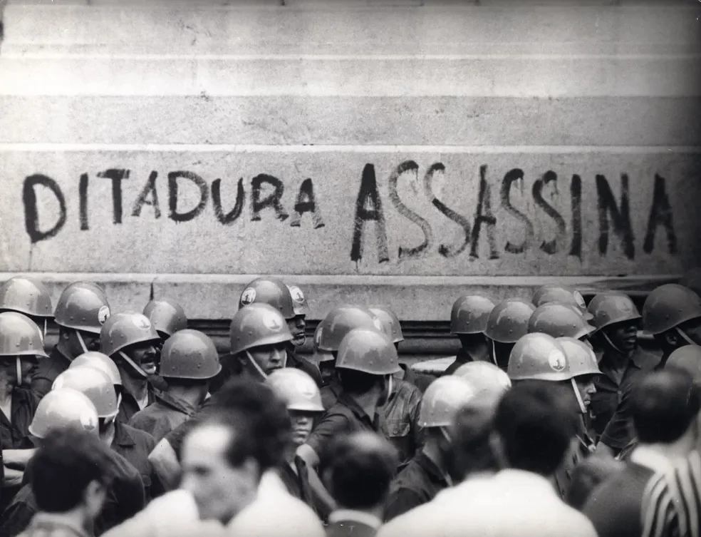 A bola e a forca (A Seleção Brasileira de 1970 e a Ditadura) A bola e a forca (A Seleção Brasileira de 1970 e a Ditadura)