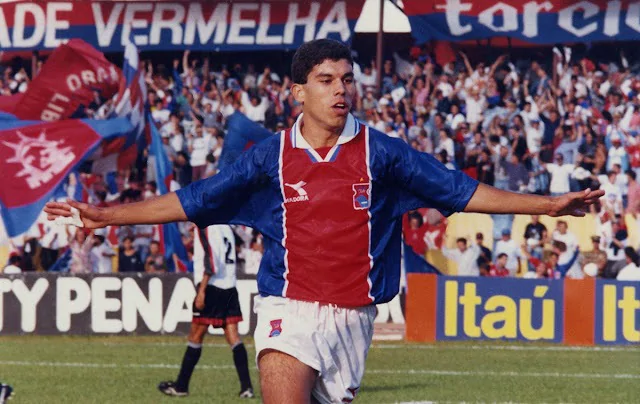O clube que nasceu gigante, o clube da união. A história do Paraná Clube O clube que nasceu gigante, o clube da união. A história do Paraná Clube