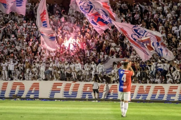O clube que nasceu gigante, o clube da união. A história do Paraná Clube O clube que nasceu gigante, o clube da união. A história do Paraná Clube