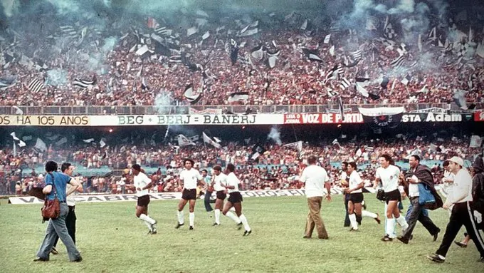 23 anos sem títulos, 23 anos de apoio incondicional. A história do Jejum do Corinthians 23 anos sem títulos, 23 anos de apoio incondicional. A história do Jejum do Corinthians
