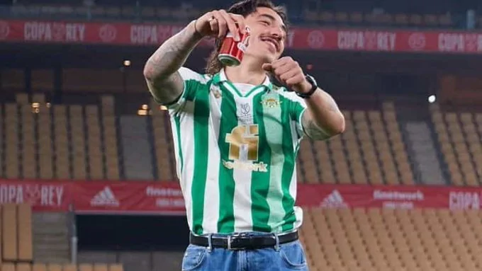 Vestir camisa de time é luxo? Podemos usar em um date? O que as mulheres pensam? Vestir camisa de time é luxo? Podemos usar em um date? O que as mulheres pensam?