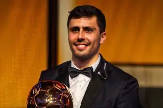 BOLA DE OURO: DO LUXO AO LIXO