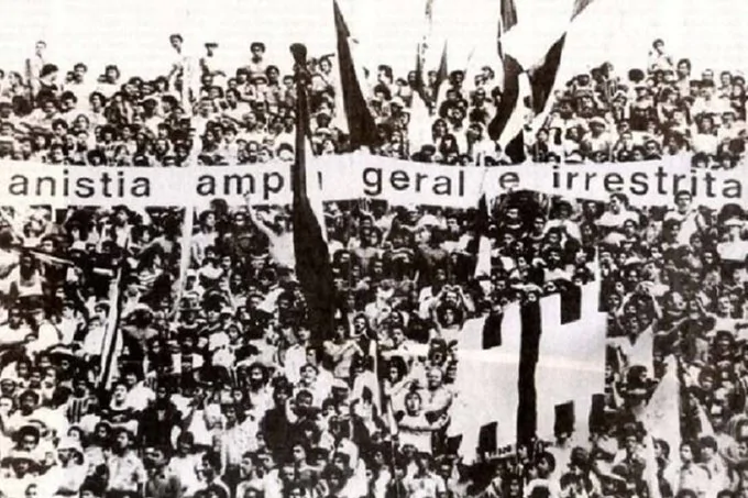 Um movimento dentro de um clube, que impactou todo um país. A Democracia Corinthiana Um movimento dentro de um clube, que impactou todo um país. A Democracia Corinthiana
