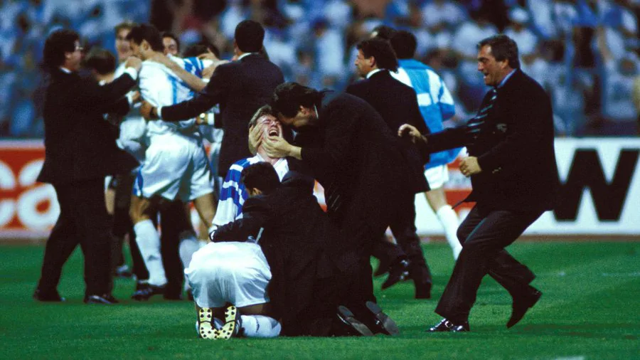 O Escândalo do Olympique de Marselha: Suborno, Rebaixamento e Punições na Temporada de 1993 O Escândalo do Olympique de Marselha: Suborno, Rebaixamento e Punições na Temporada de 1993