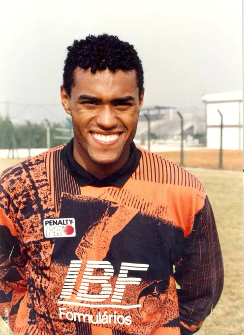 Alexandre Escobar, o goleiro "Melhor que Ceni"