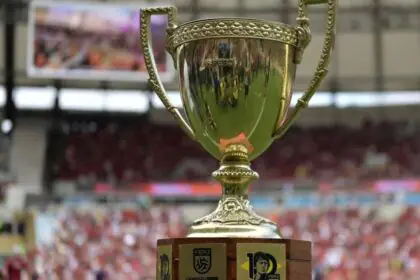 FERJ FORÇA ESCALAÇÕES E EXPÕE FRAGILIDADE DO ESTADUAL