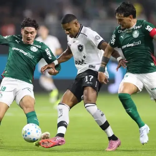 BOTAFOGO REPETE ERROS, ACUMULA DERROTAS E SE APROXIMA DO COLAPSO