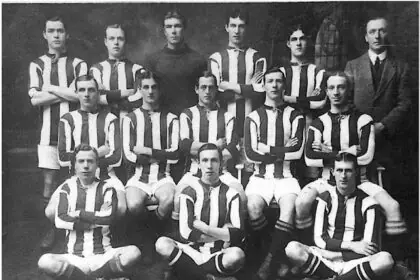 JOGADORES DO EXETER CITY PARTICIPARAM DA GUERRA.