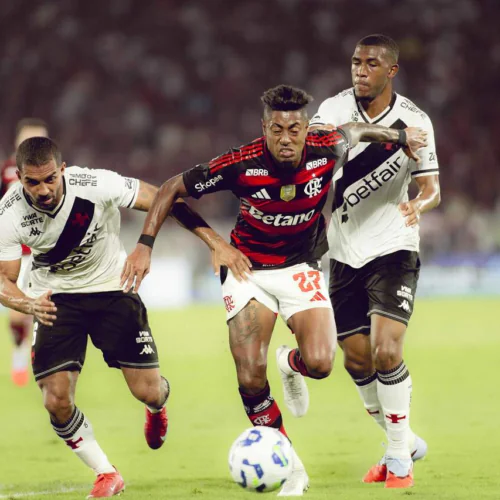 Flamengo cede o empate no último lance do jogo.