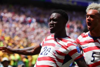 ESTADOS UNIDOS VENCEM O SEGUNDO JOGO NA COPA DO MUNDO E SE CLASSIFICAM