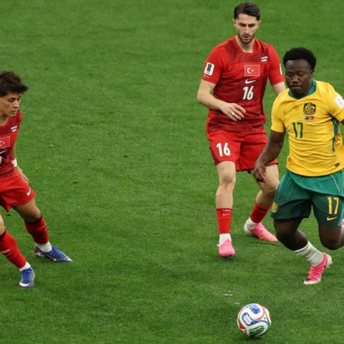 Austrália surpreende, vence a Turquia e larga na frente no Grupo D da Copa do Mundo