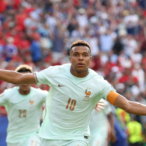 FRANÇA DOMINA A PARTIDA, VENCE A SENSAÇÃO MARROCOS E ESTÁ NAS SEMIFINAIS.