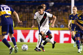 VASCO VENCE NA BOMBONERA E DÁ UM PASSO IMPORTANTE RUMO À FINAL DA SUL-AMERICANA!